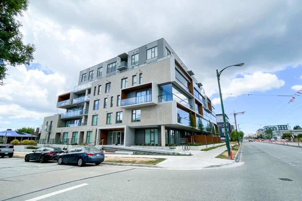 Spacious New Apartment With Working Space@Oakridge Ванкувър Екстериор снимка