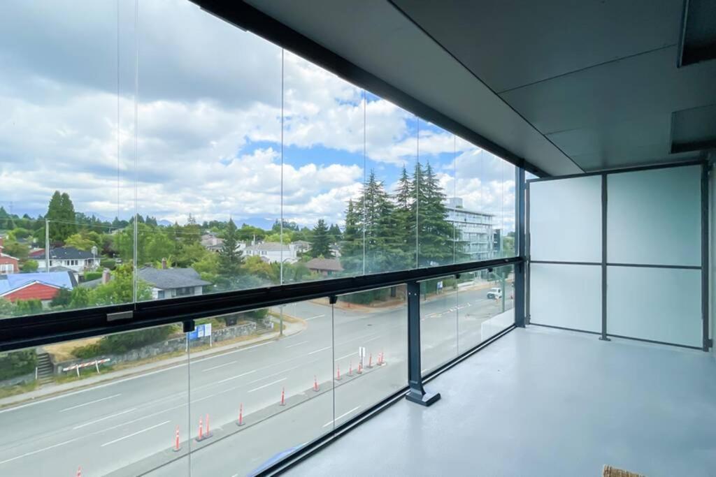 Spacious New Apartment With Working Space@Oakridge Ванкувър Екстериор снимка