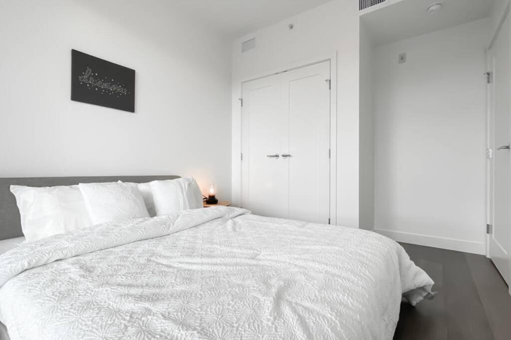 Spacious New Apartment With Working Space@Oakridge Ванкувър Екстериор снимка