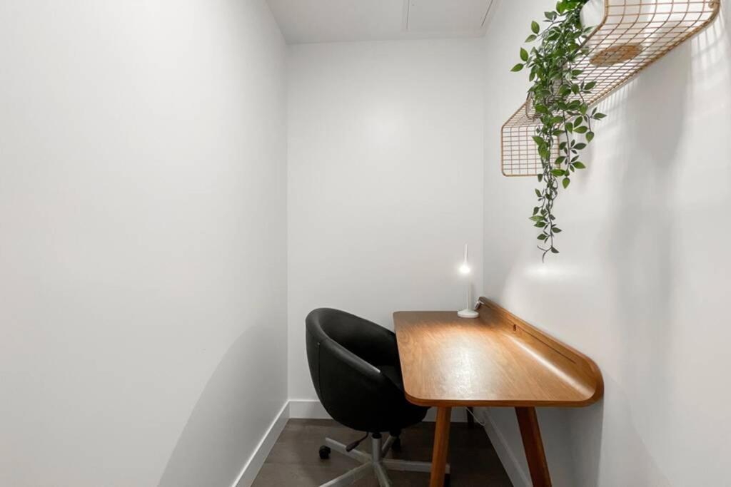 Spacious New Apartment With Working Space@Oakridge Ванкувър Екстериор снимка