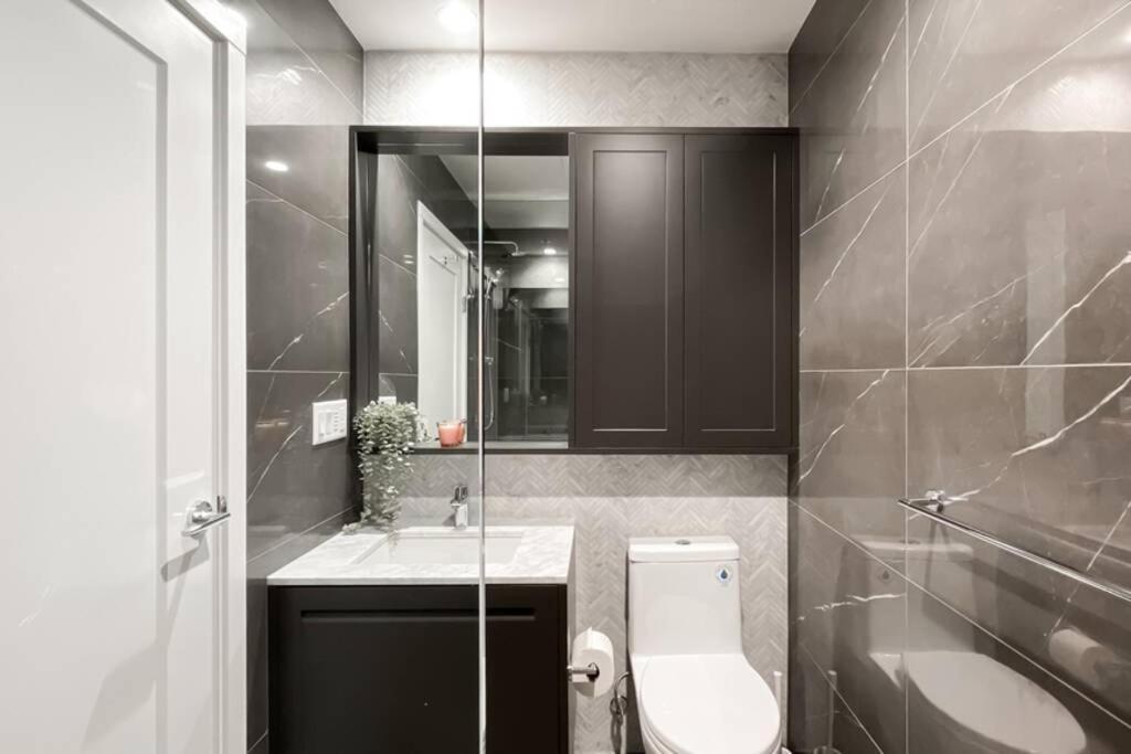 Spacious New Apartment With Working Space@Oakridge Ванкувър Екстериор снимка