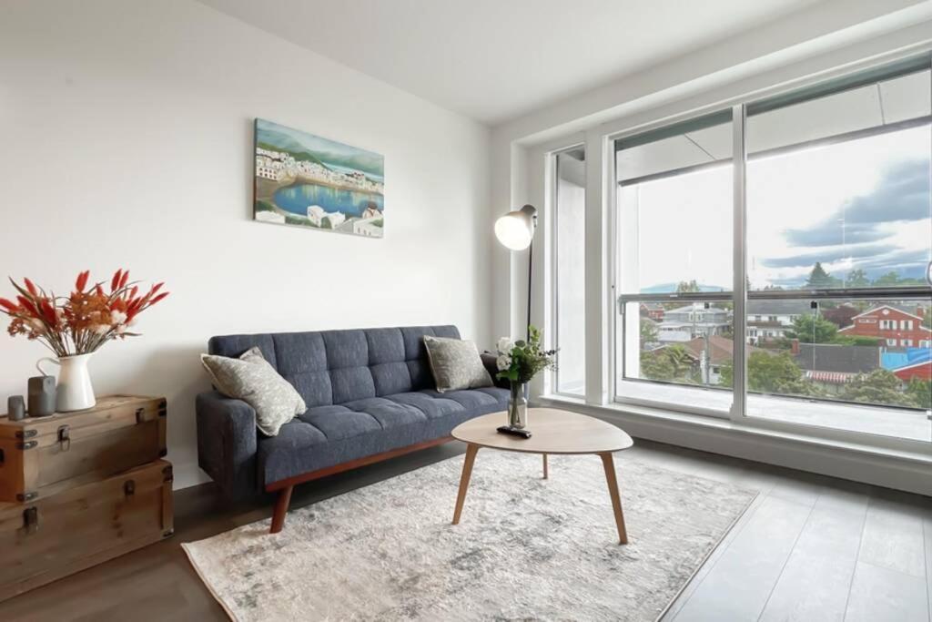 Spacious New Apartment With Working Space@Oakridge Ванкувър Екстериор снимка